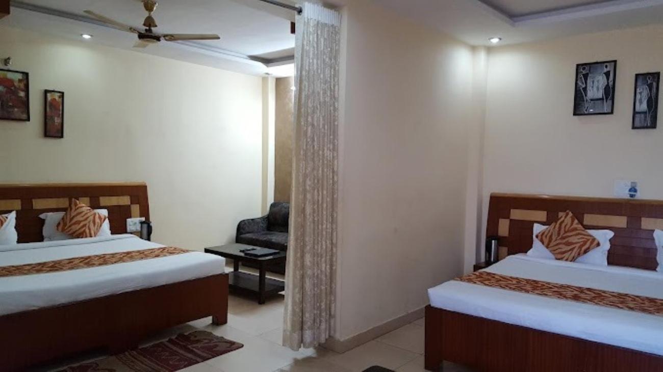 Hotel Vinayak Palace Bilāspur Buitenkant foto
