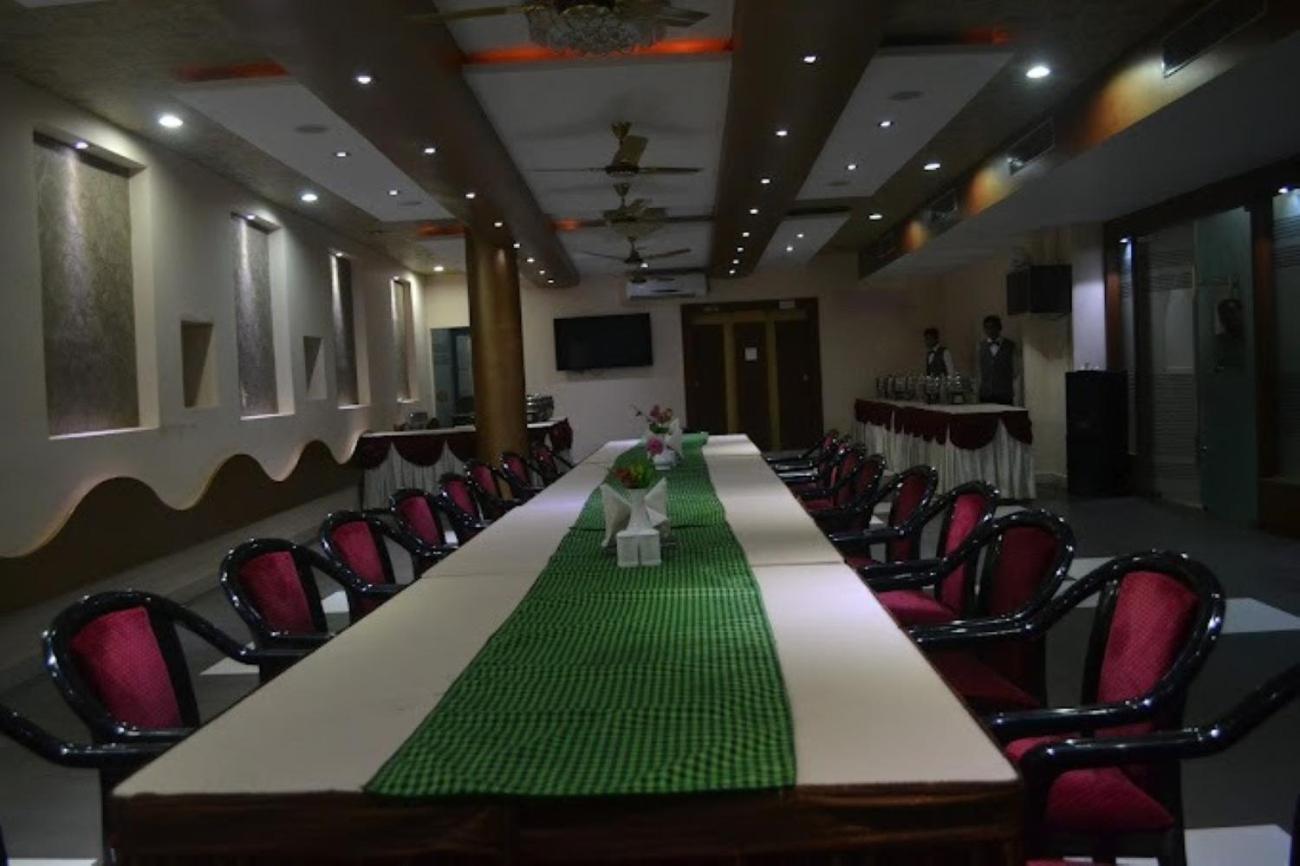 Hotel Vinayak Palace Bilāspur Buitenkant foto