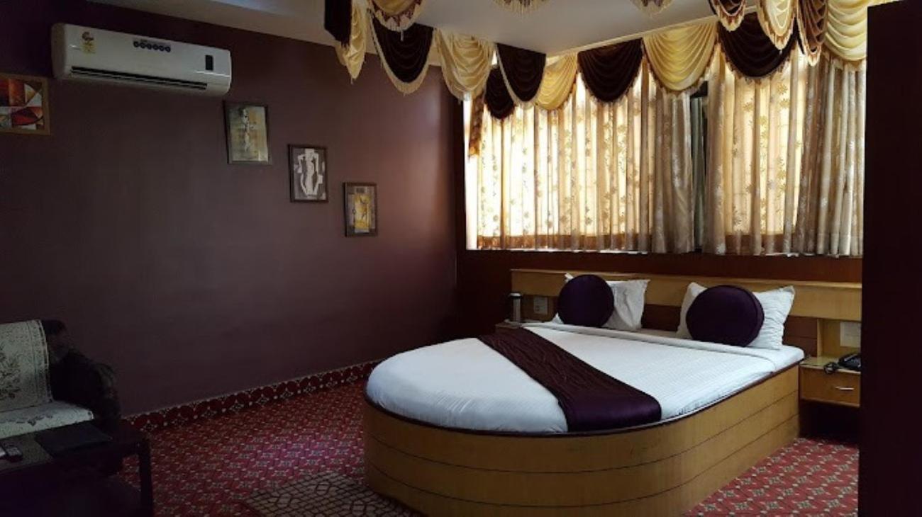 Hotel Vinayak Palace Bilāspur Buitenkant foto