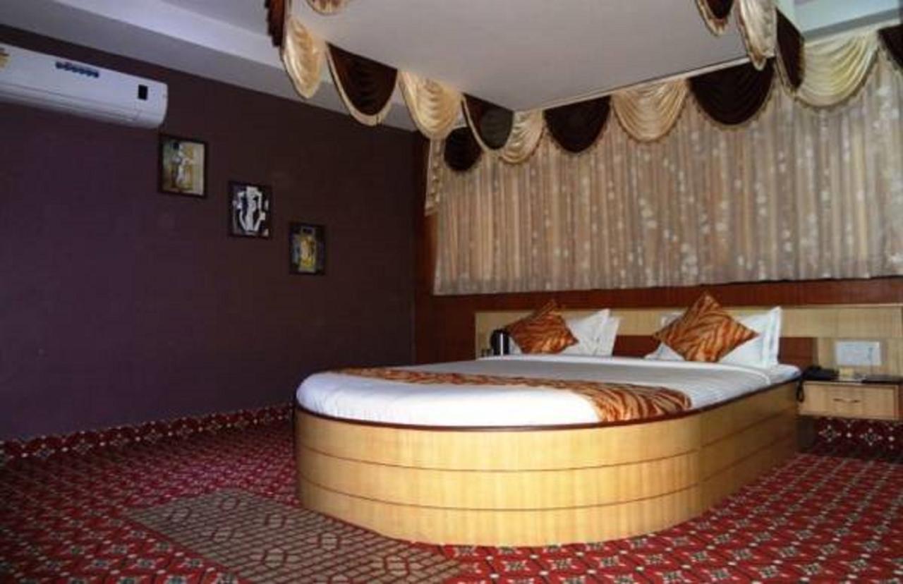 Hotel Vinayak Palace Bilāspur Buitenkant foto