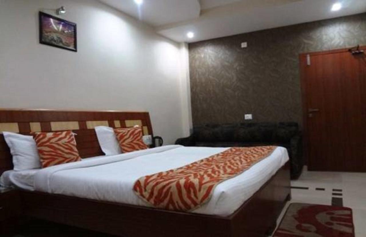 Hotel Vinayak Palace Bilāspur Buitenkant foto