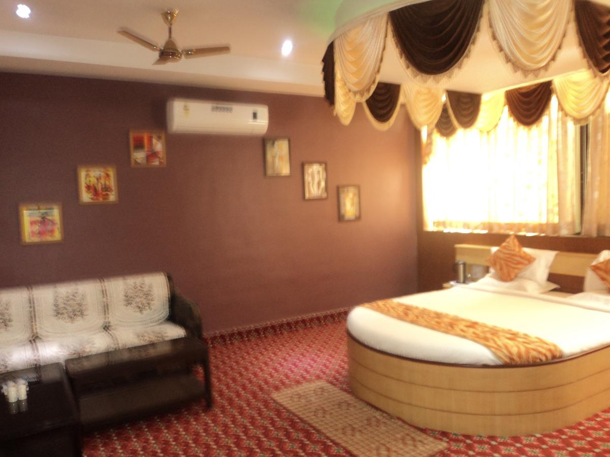 Hotel Vinayak Palace Bilāspur Buitenkant foto