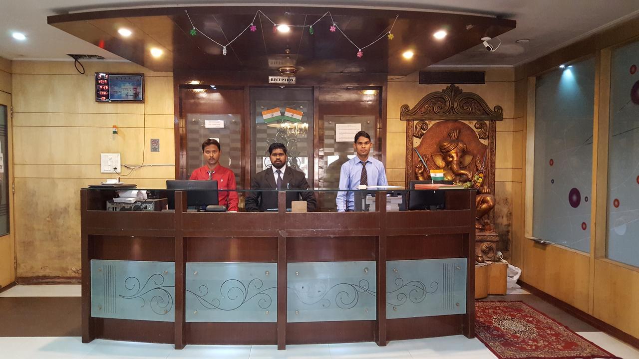 Hotel Vinayak Palace Bilāspur Buitenkant foto
