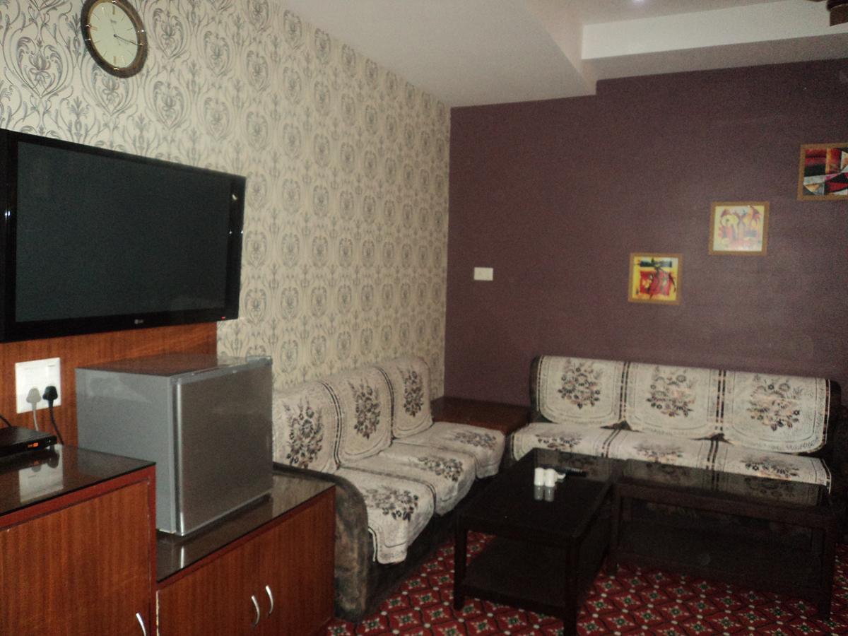 Hotel Vinayak Palace Bilāspur Buitenkant foto