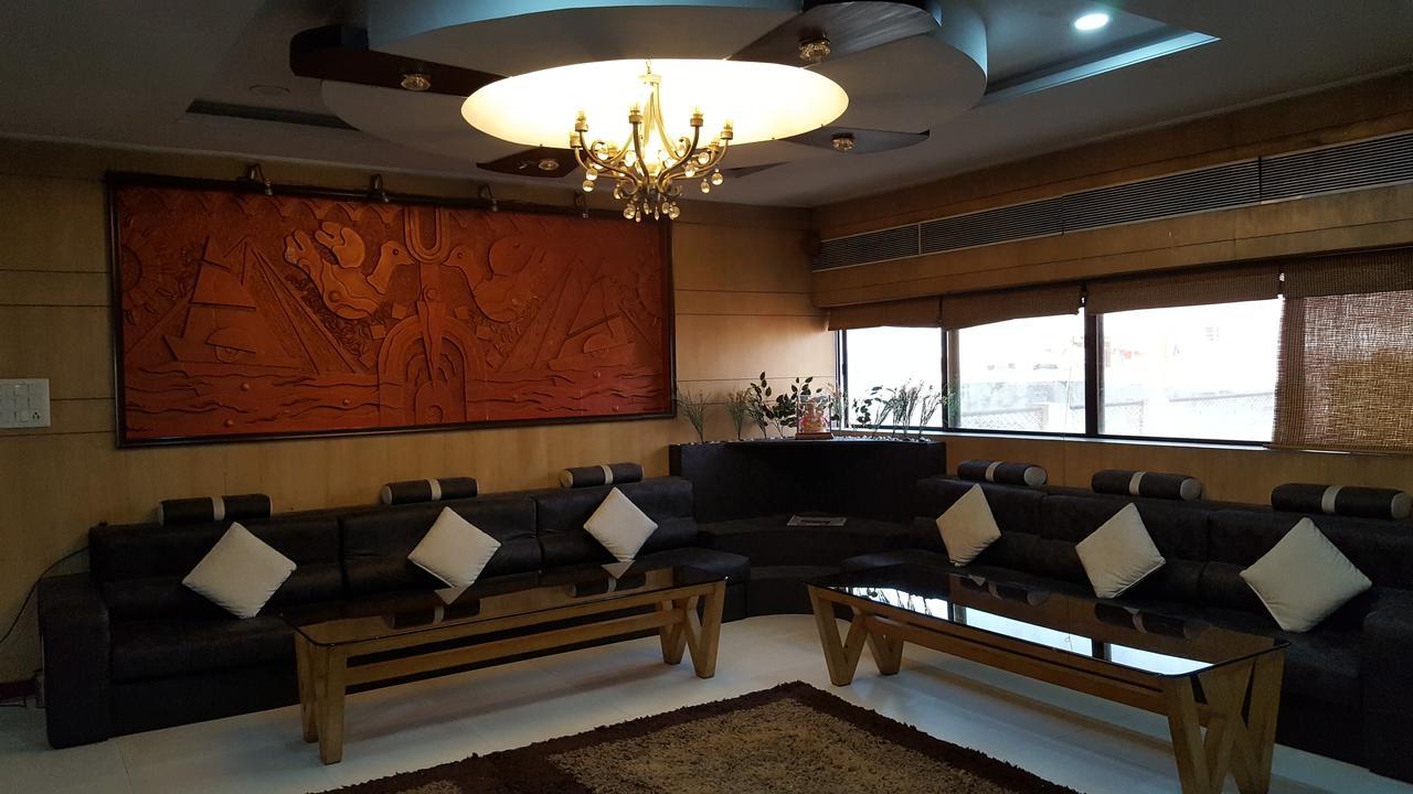 Hotel Vinayak Palace Bilāspur Buitenkant foto