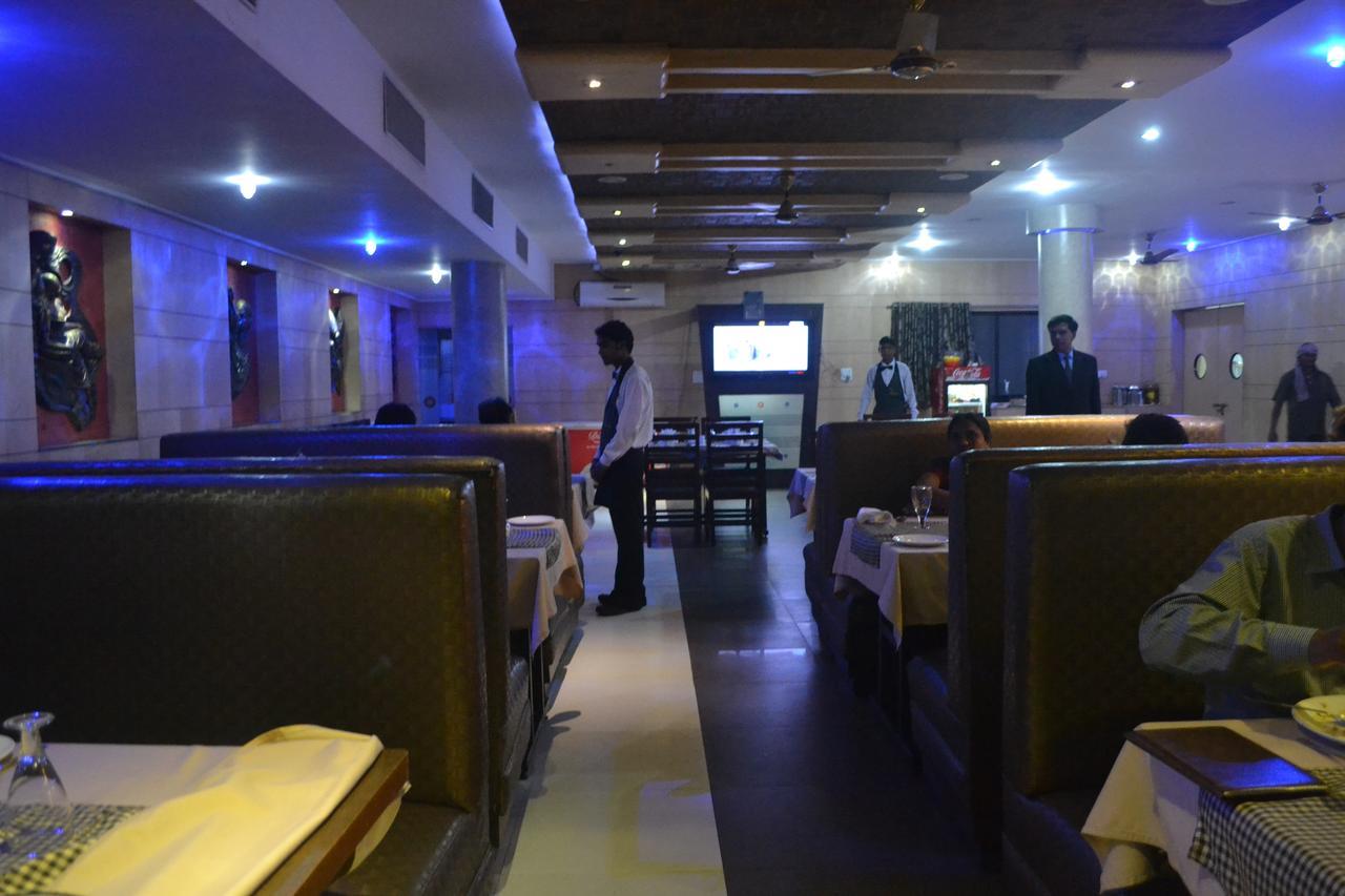 Hotel Vinayak Palace Bilāspur Buitenkant foto