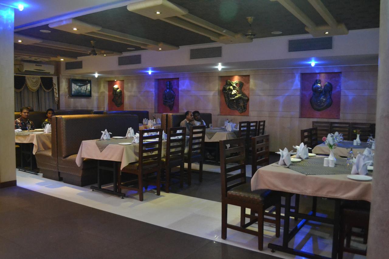 Hotel Vinayak Palace Bilāspur Buitenkant foto