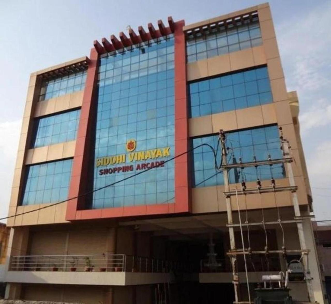 Hotel Vinayak Palace Bilāspur Buitenkant foto